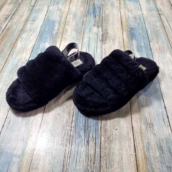 UGG Women's Black Fuzzy Slippers - Picture 9 of 10